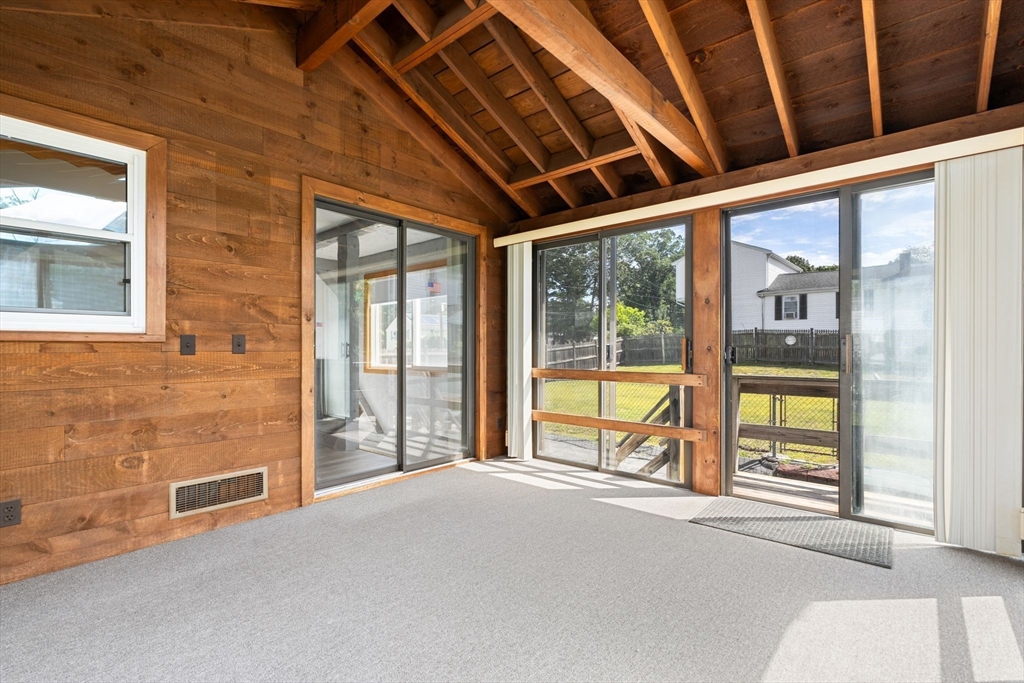 33 Julian Rd
