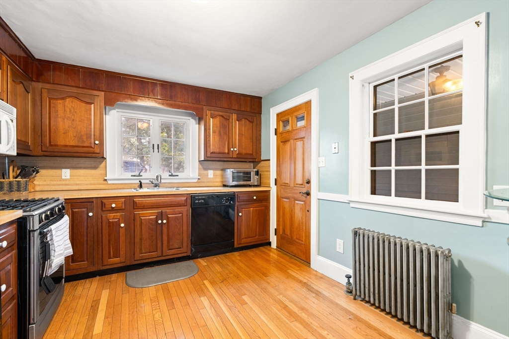 444 W Squantum St