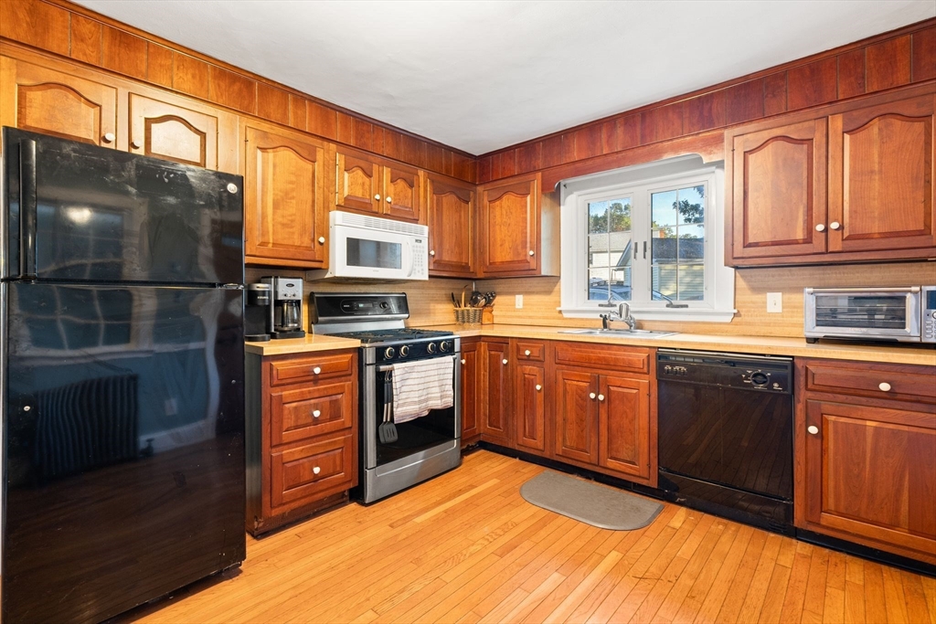 444 W Squantum St