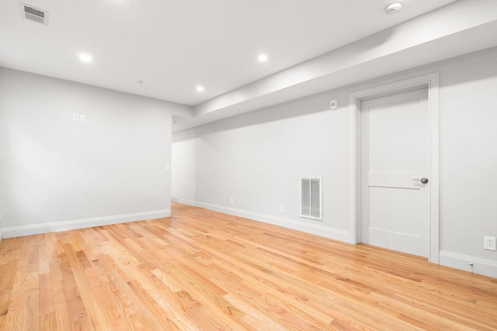 114 Broad St # D