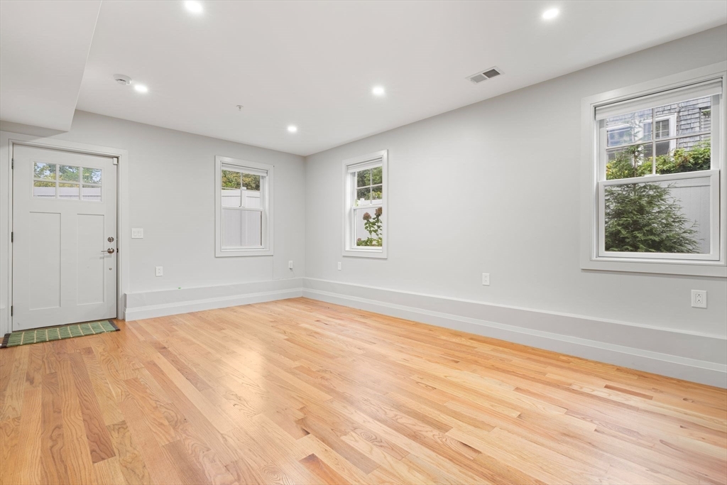 114 Broad St # D