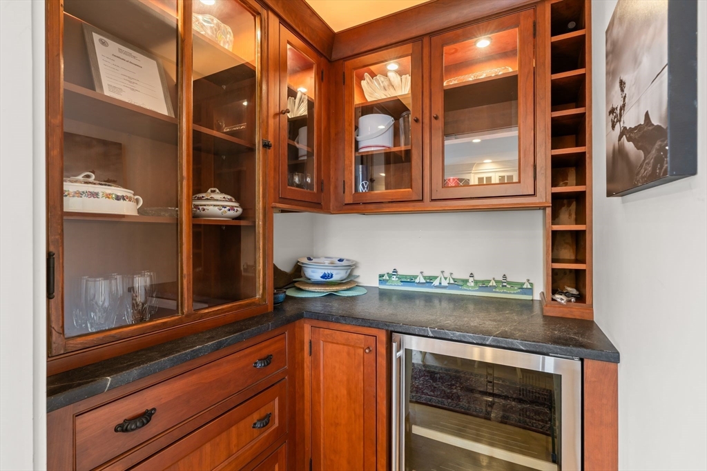 33 Oceanside Dr