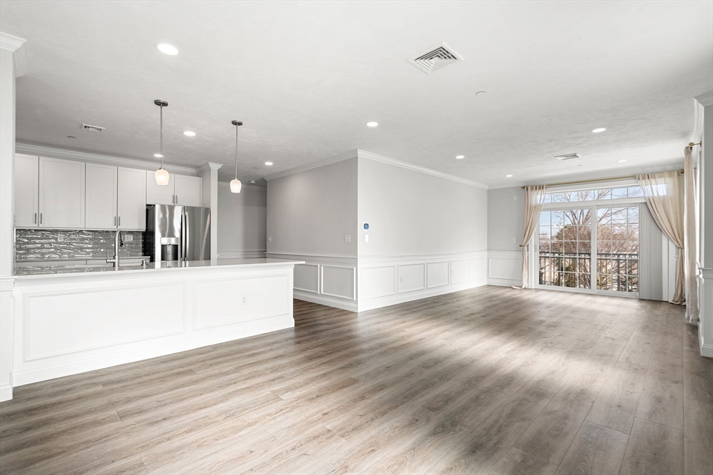 320 Middlesex Ave # A207