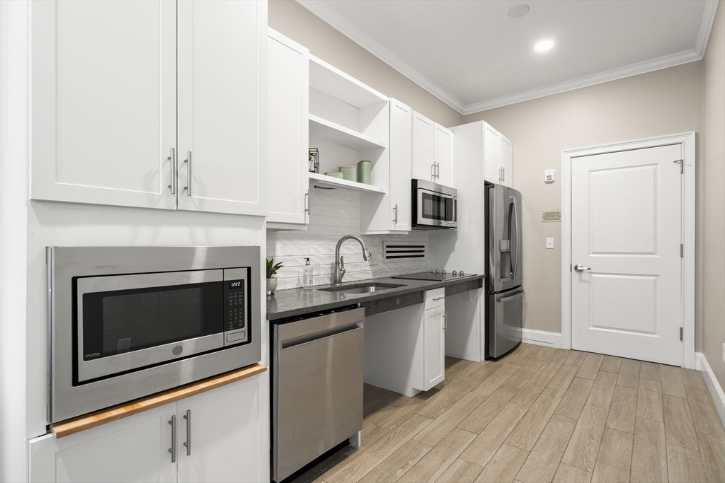 320 Middlesex Ave # A207