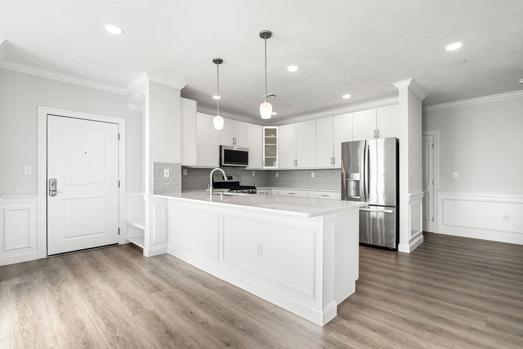 320 Middlesex Ave # A207