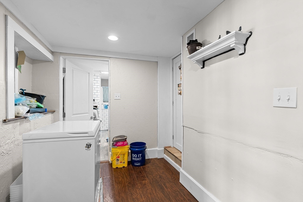 81 Wessagussett Rd