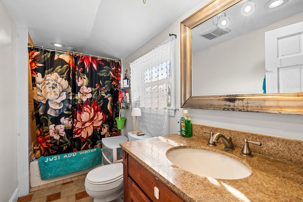 81 Wessagussett Rd