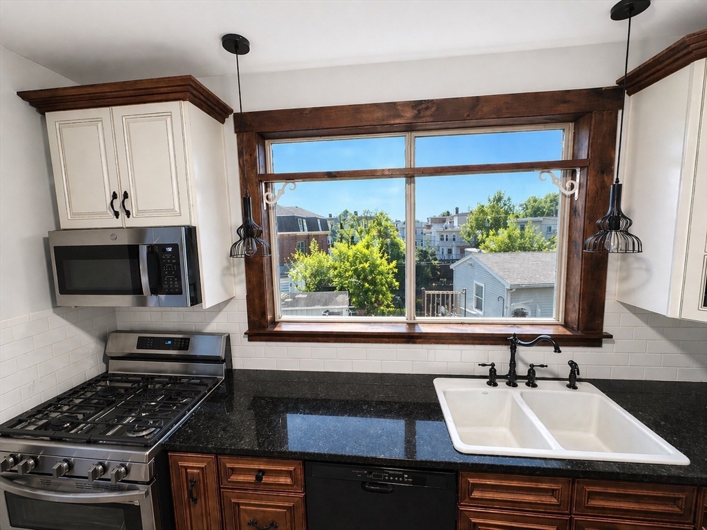 38 Pinckney St # 3