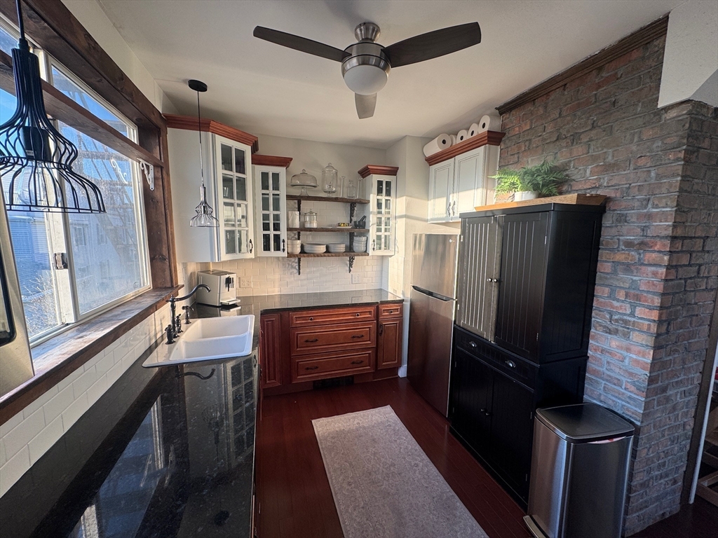 38 Pinckney St # 3