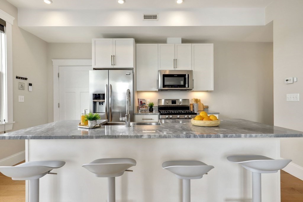 593 Somerville Unit: 6