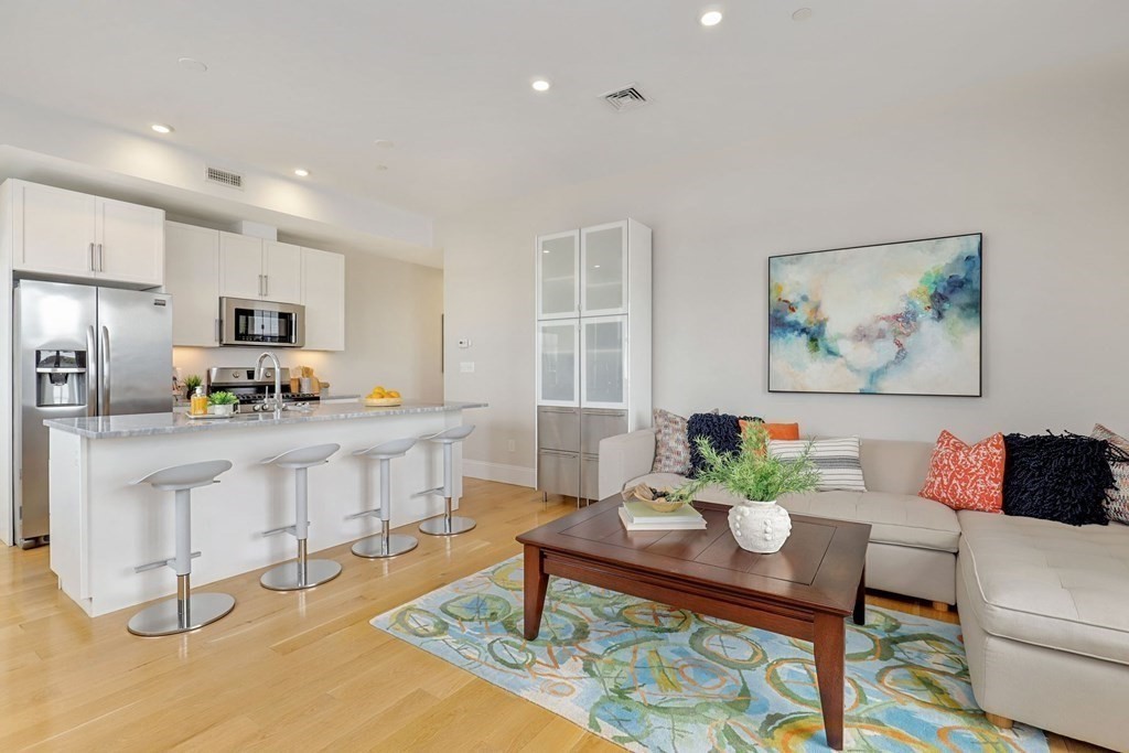 593 Somerville Unit: 6