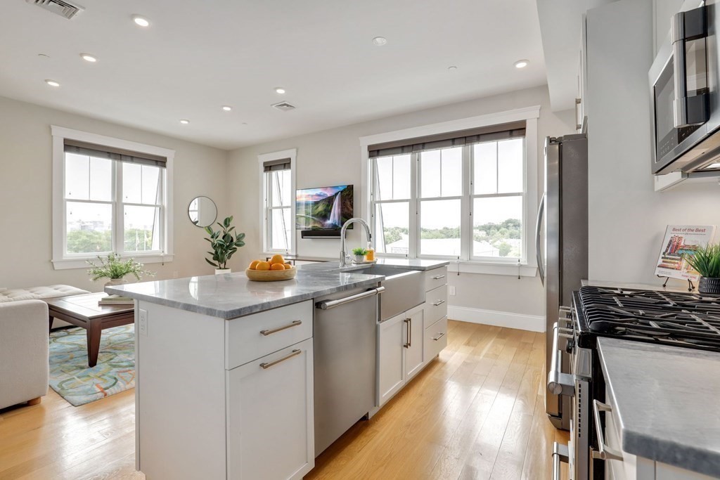 593 Somerville Unit: 6