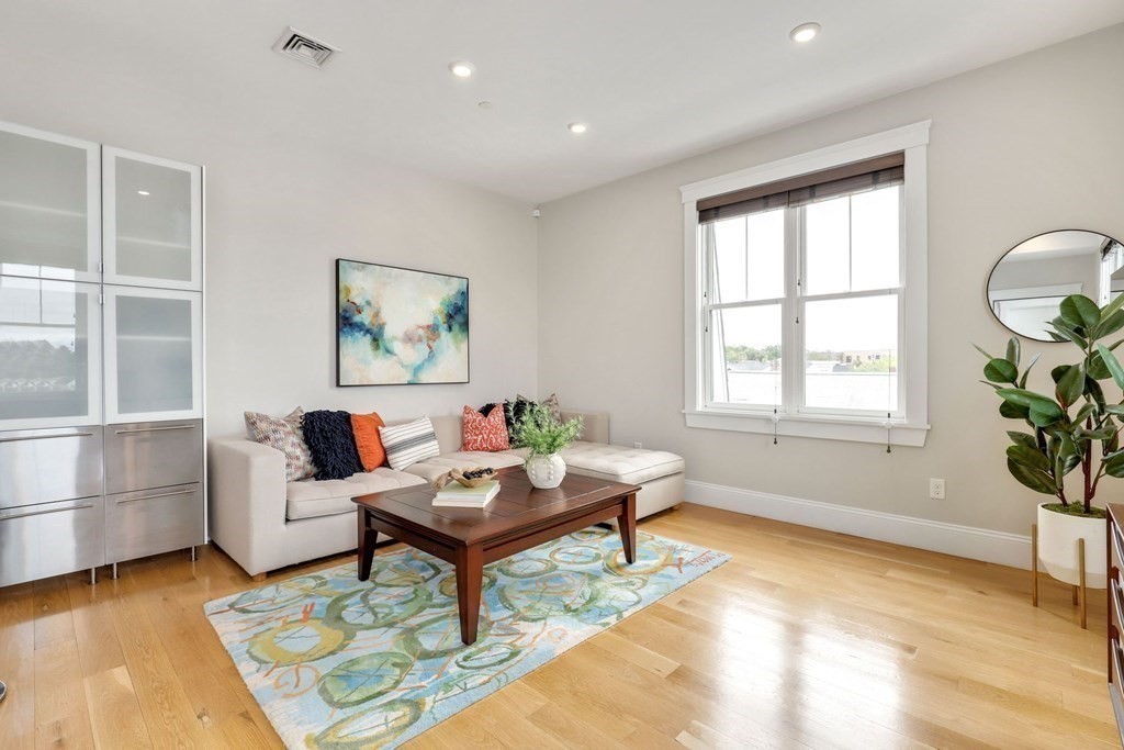 593 Somerville Unit: 6