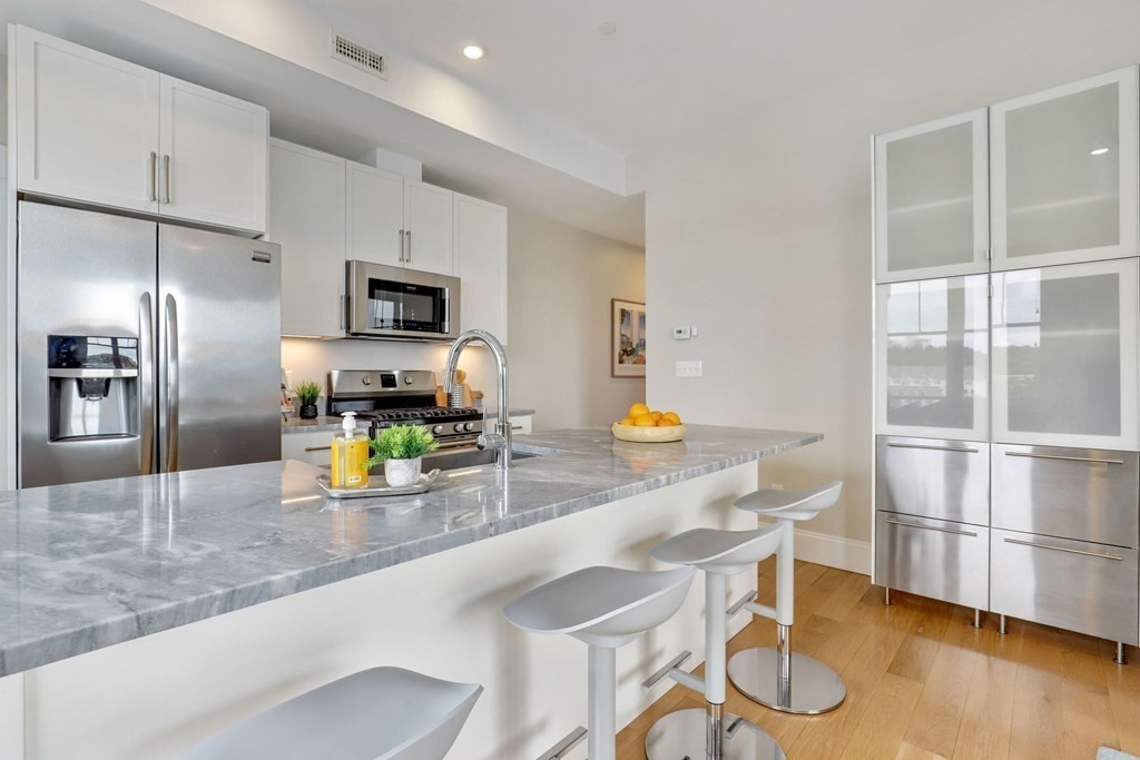 593 Somerville Unit: 6