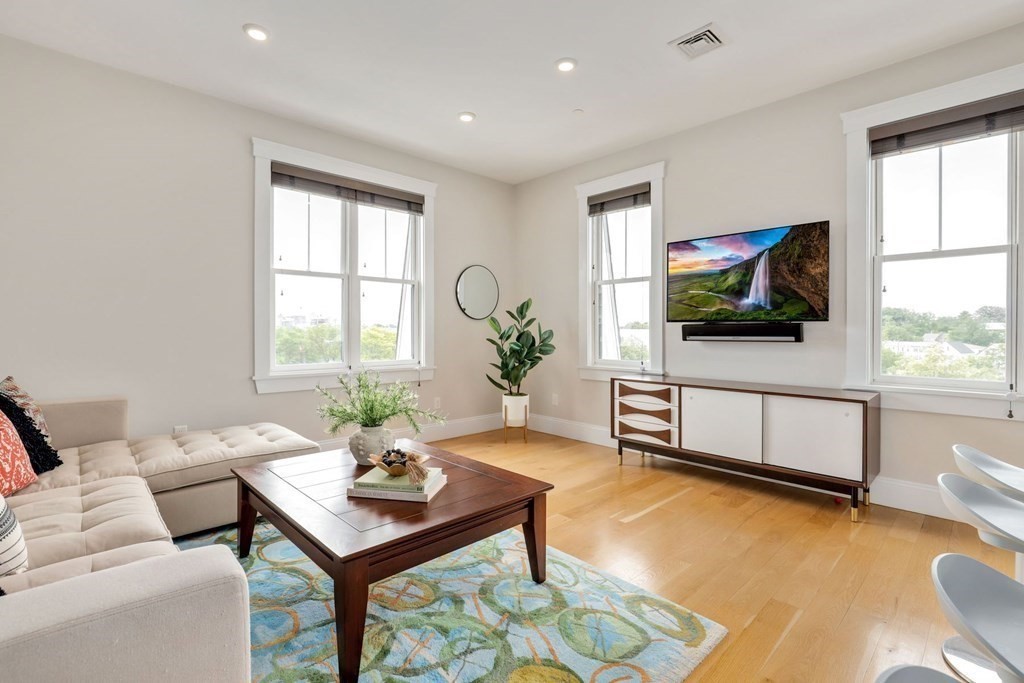 593 Somerville Unit: 6