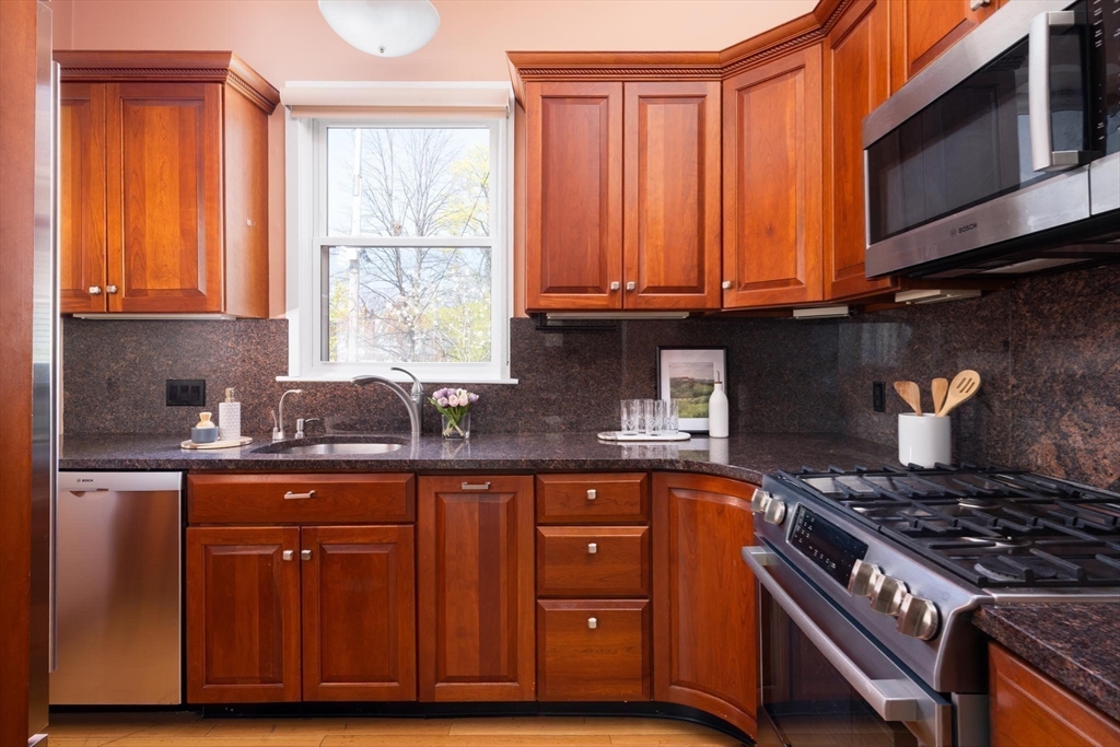 337 Harvard St # 3 Unit: #3