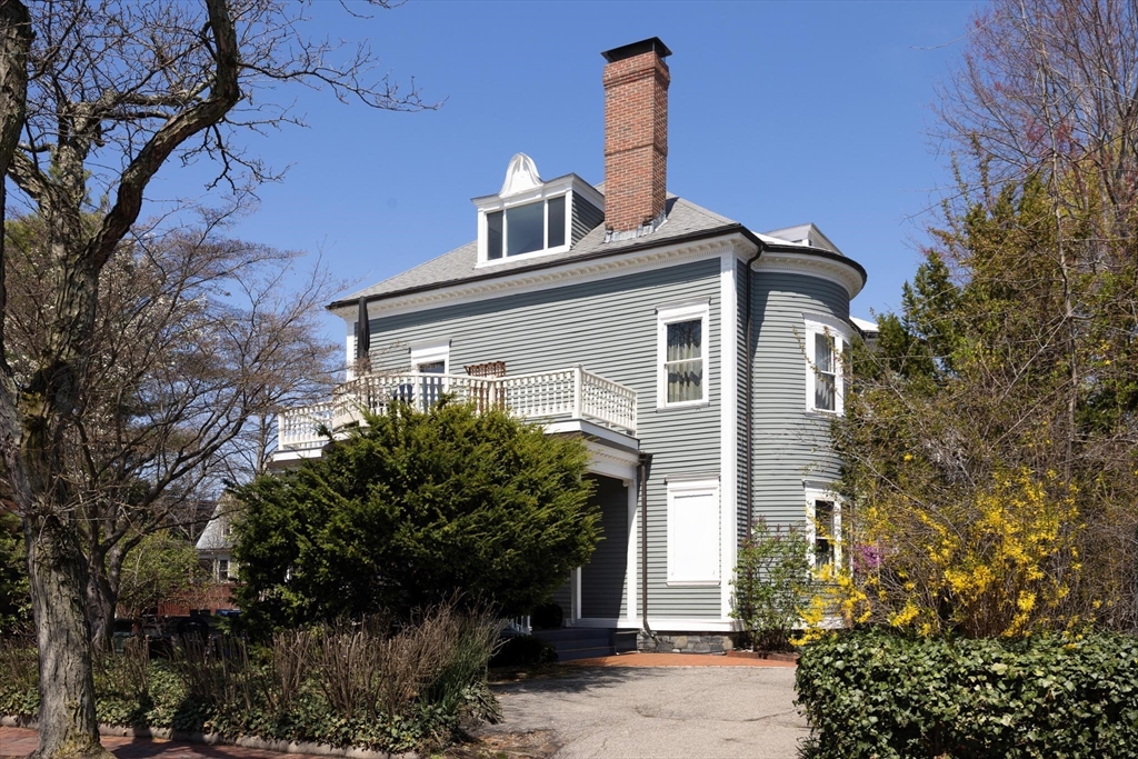 337 Harvard St # 3 Unit: #3