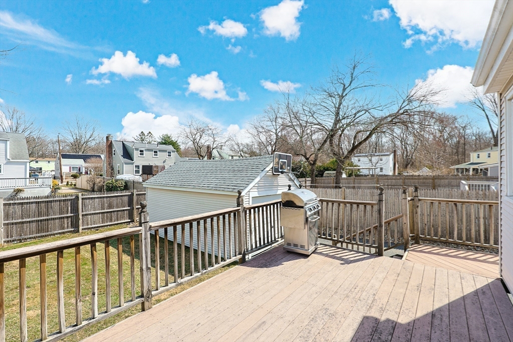 18 Circle Dr