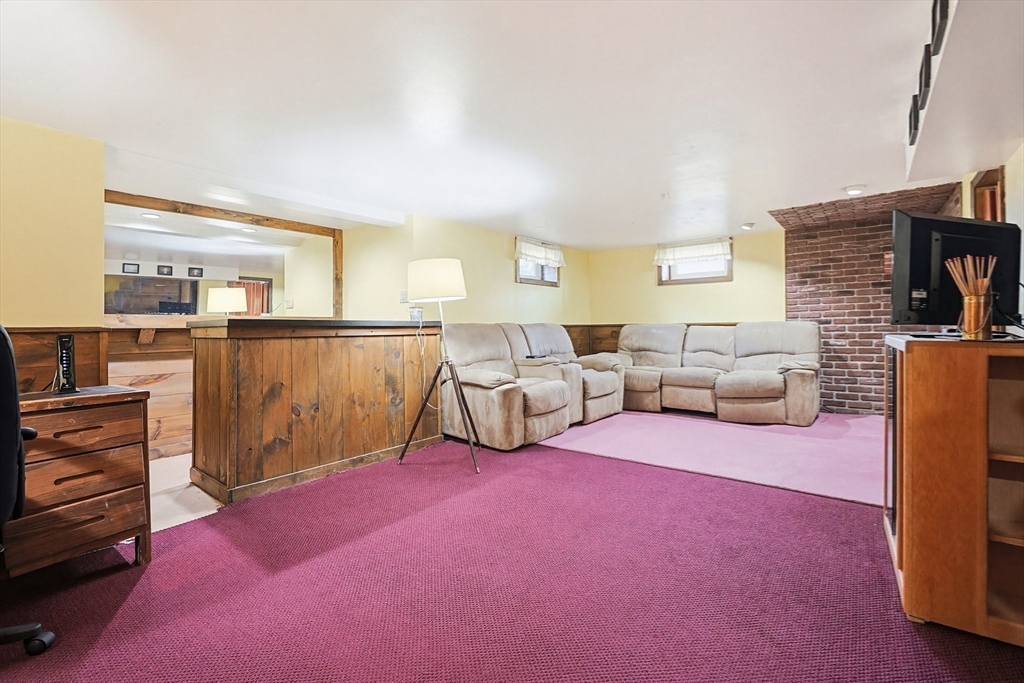 18 Circle Dr