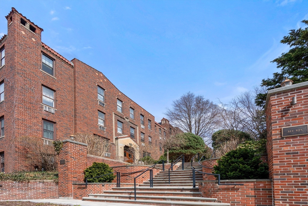 325 Tappan St # 6