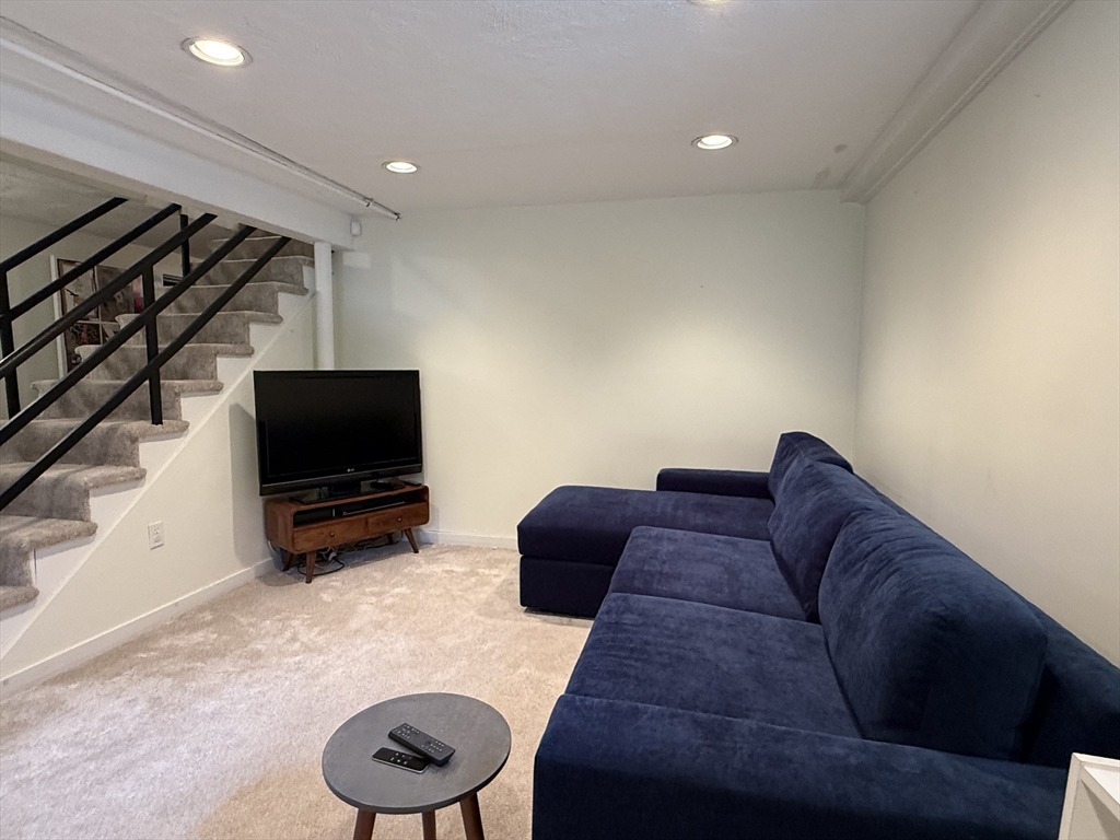 24 Beverly Rd # 24