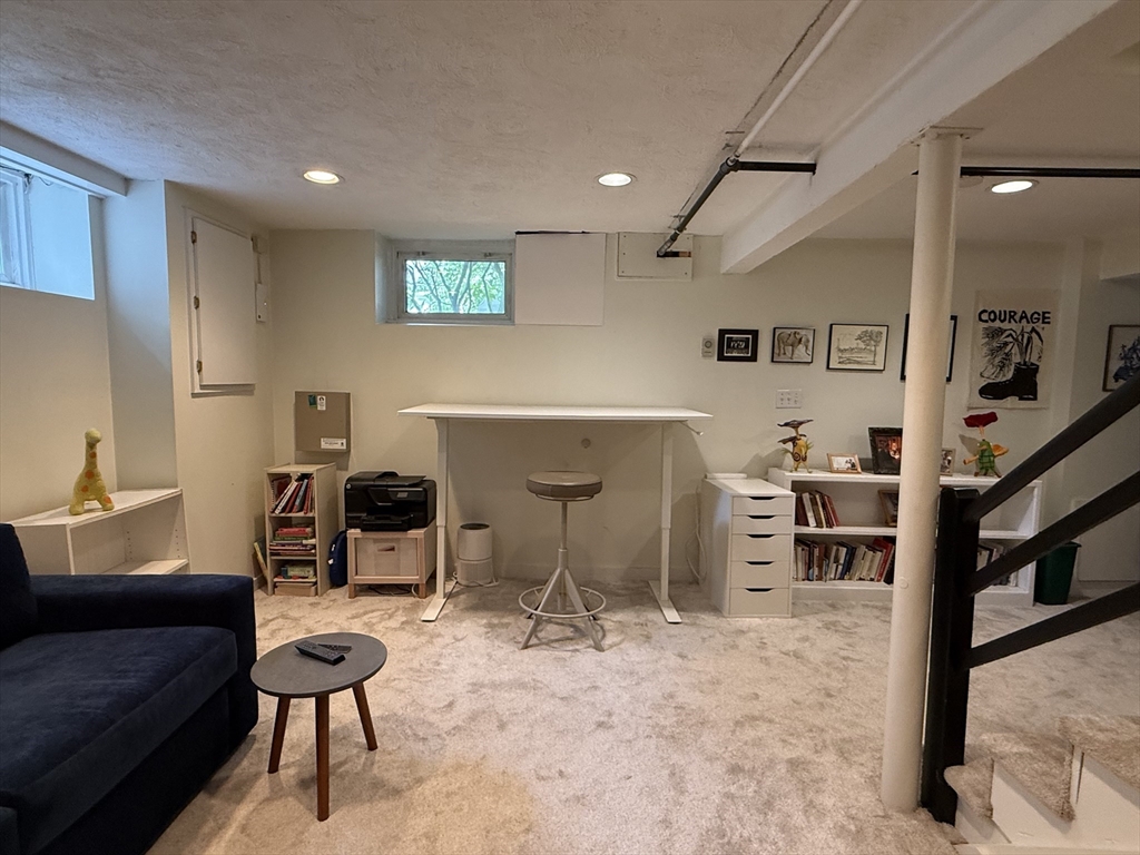24 Beverly Rd # 24