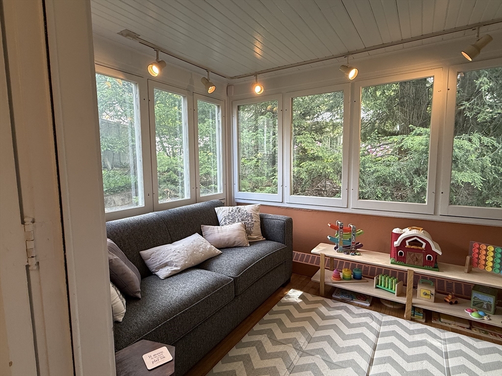 24 Beverly Rd # 24