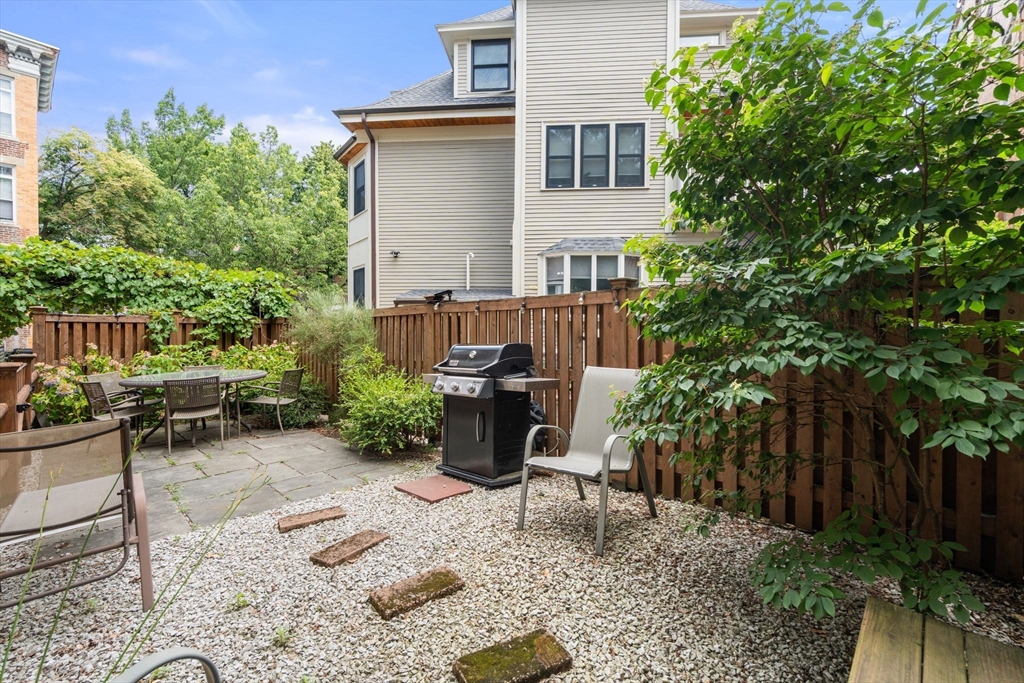 147 Fuller St # 2