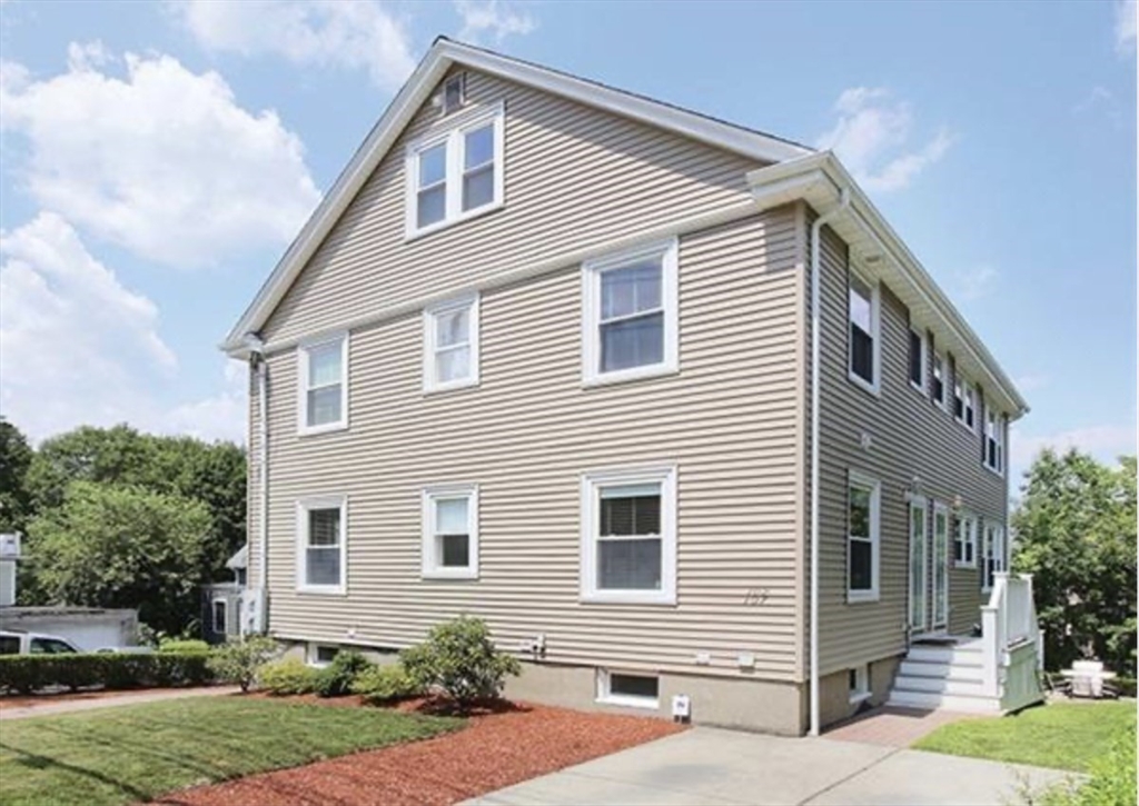 107 Charlesbank Rd # 1