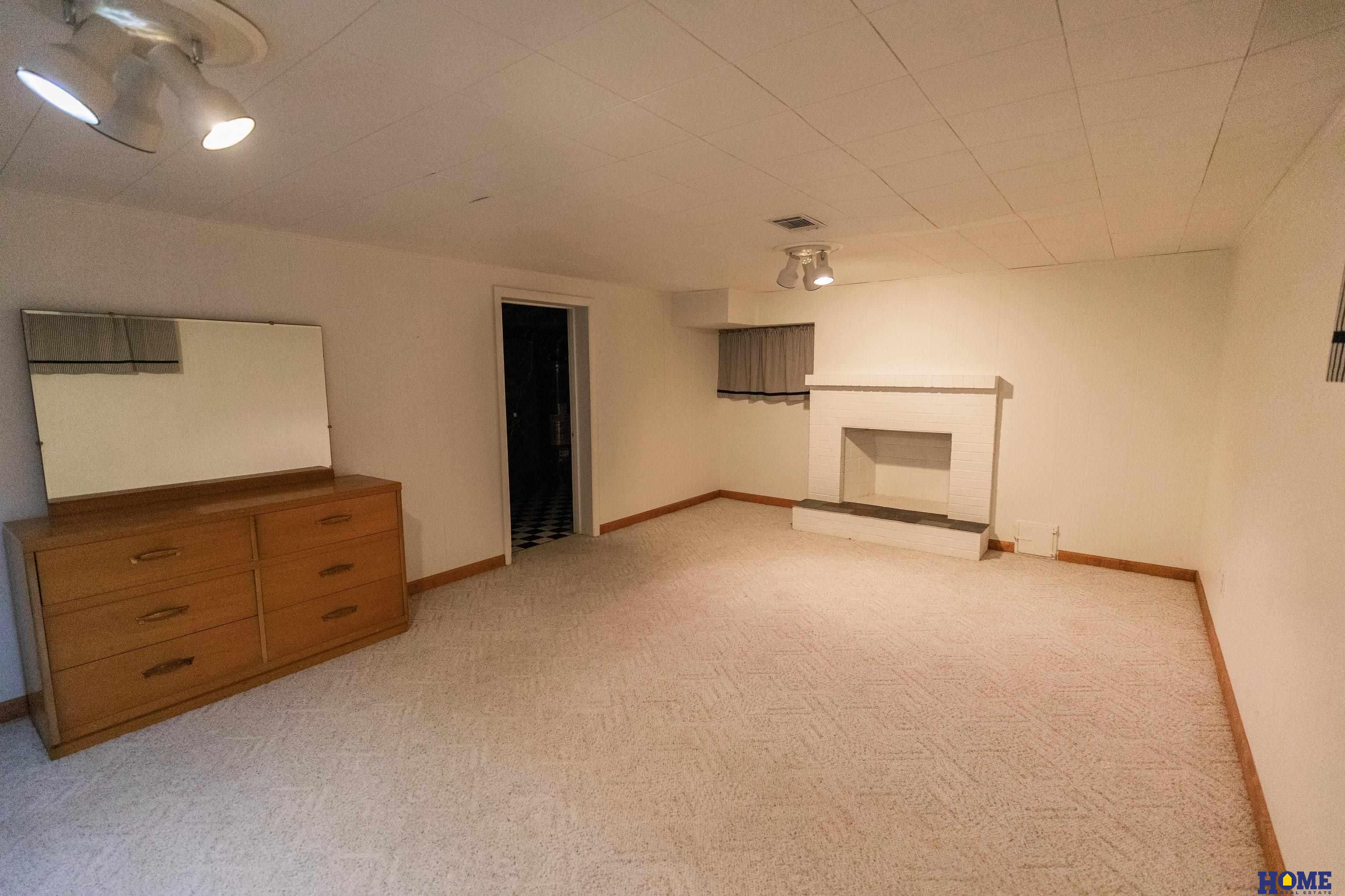 1501 W Manor Drive