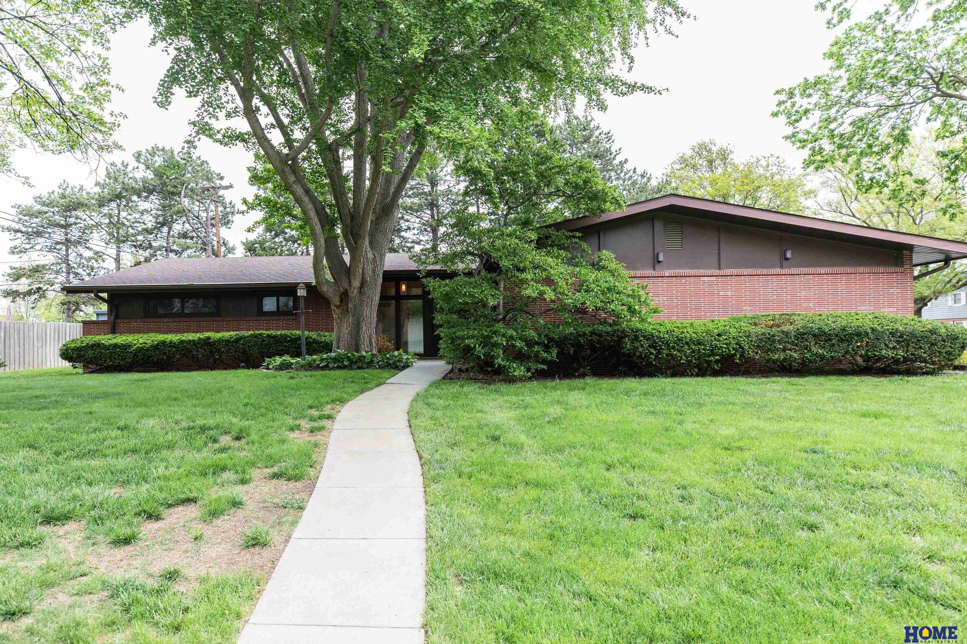 1501 W Manor Drive