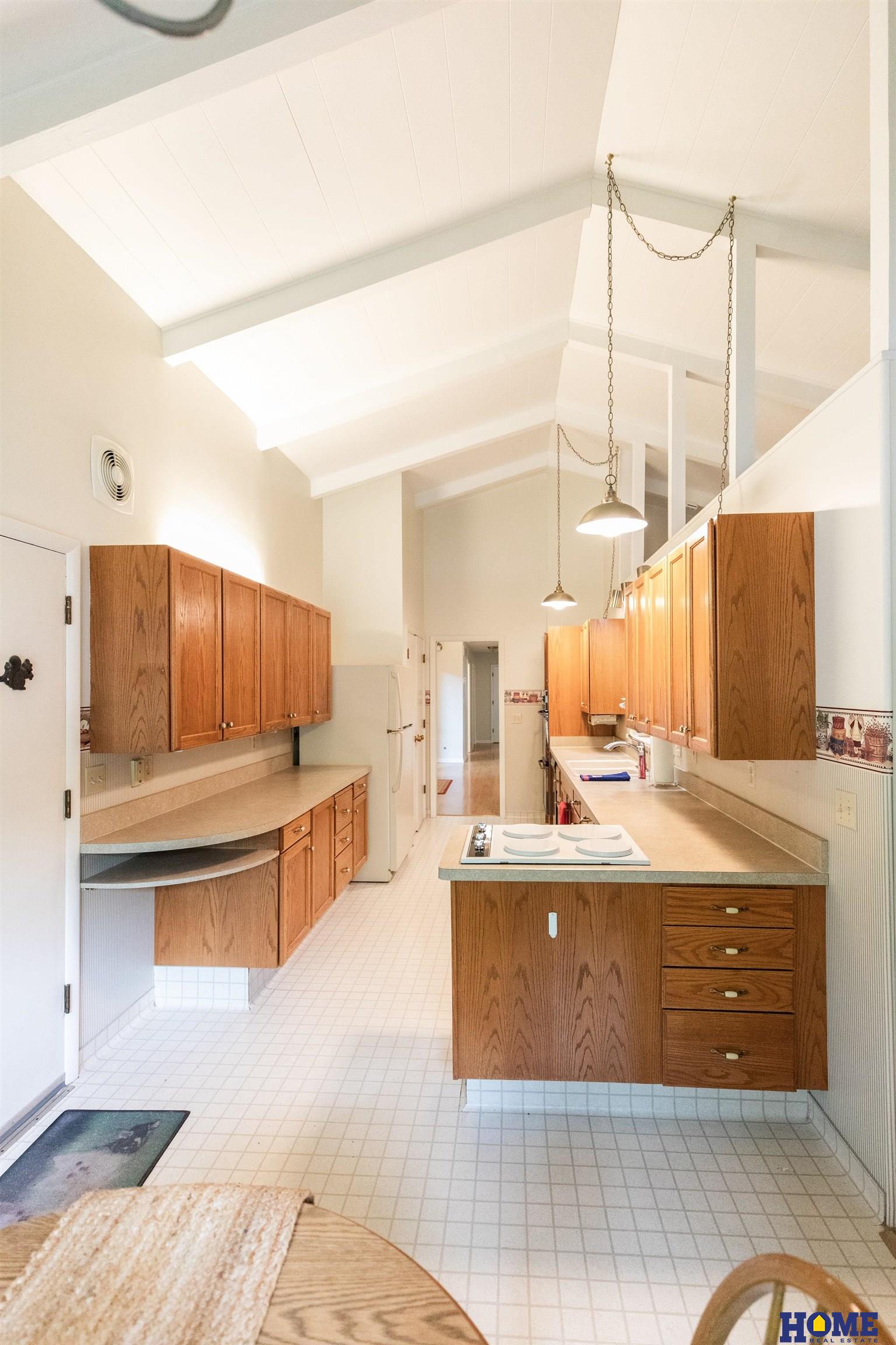 1501 W Manor Drive