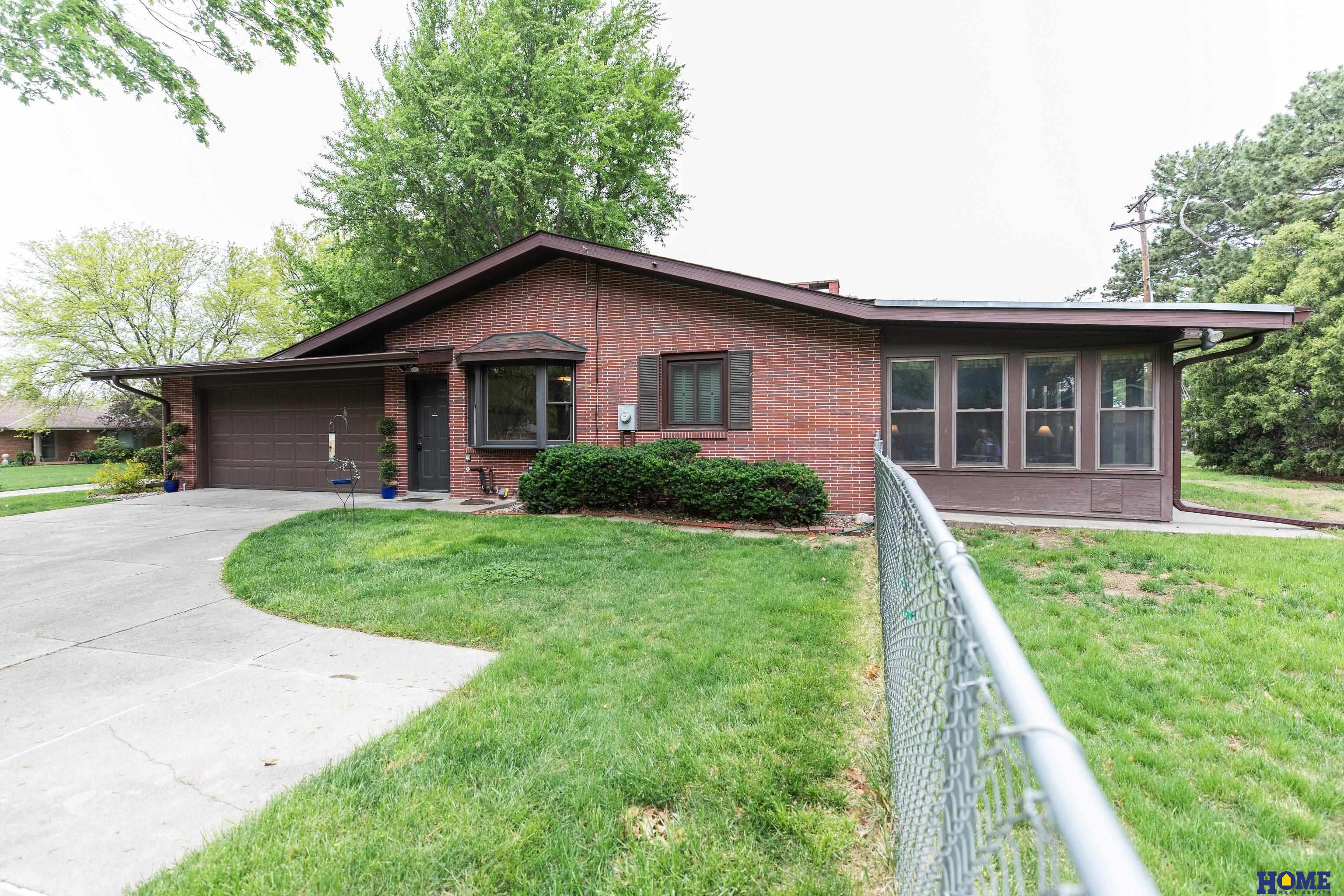 1501 W Manor Drive