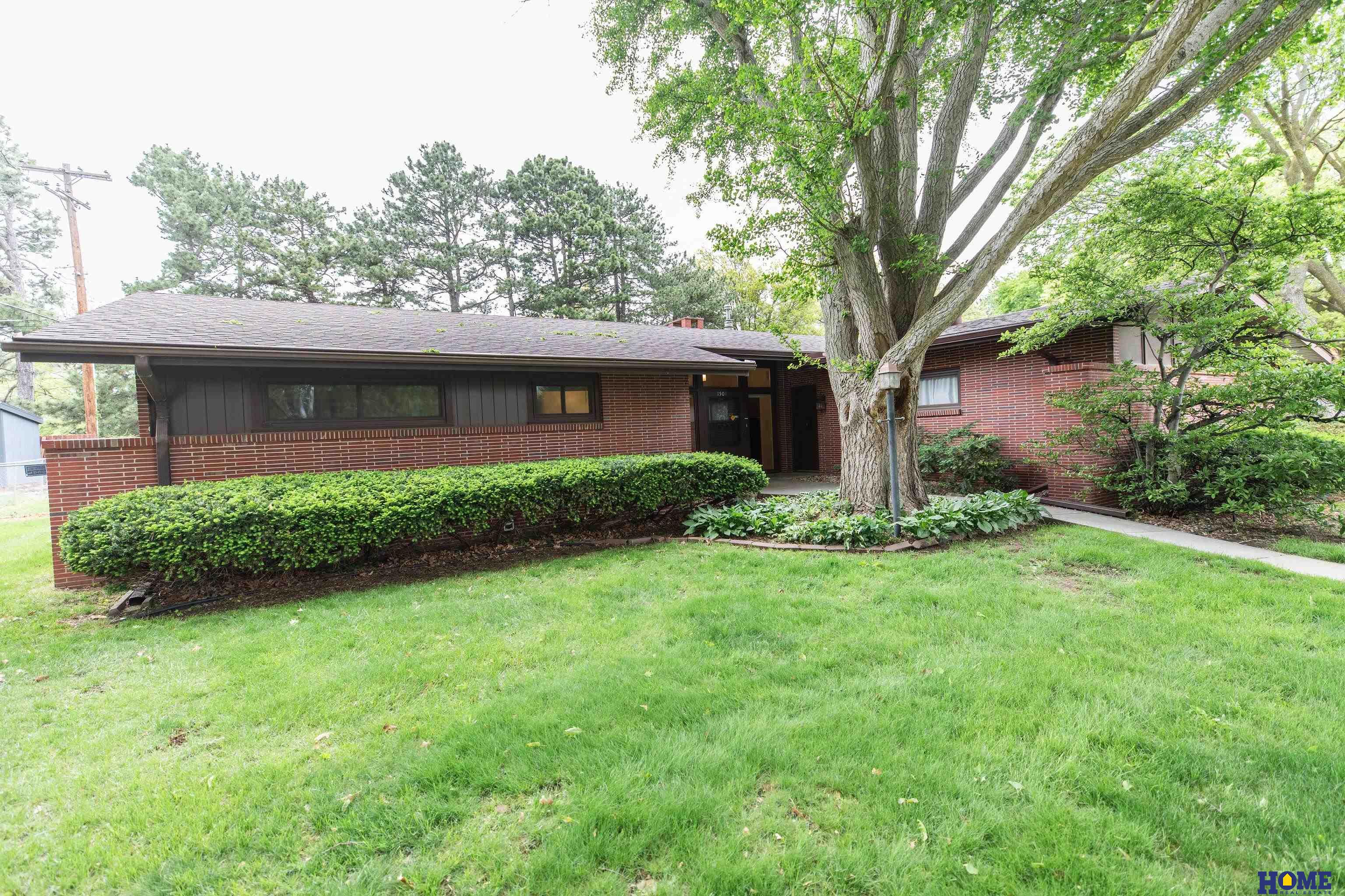 1501 W Manor Drive