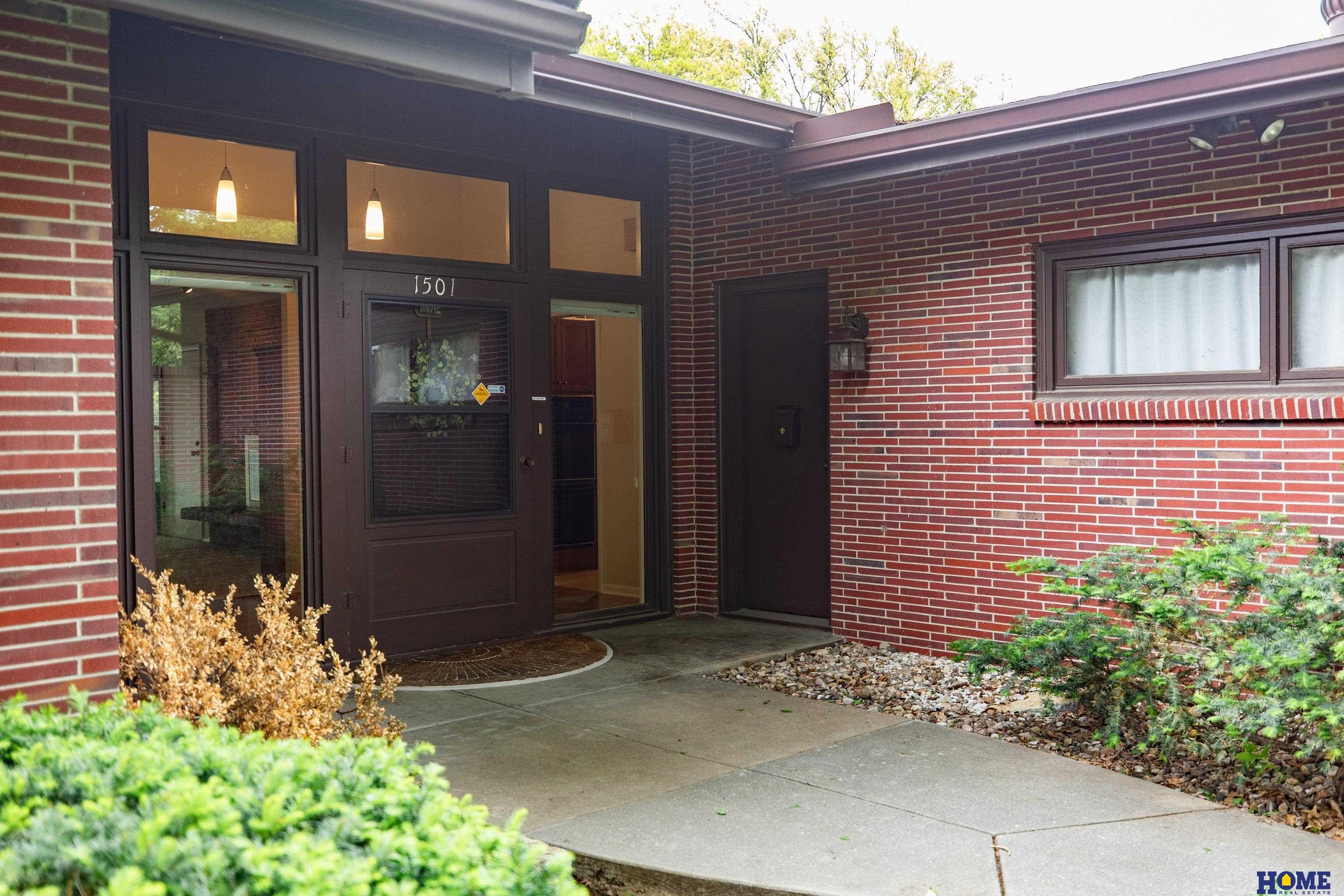 1501 W Manor Drive