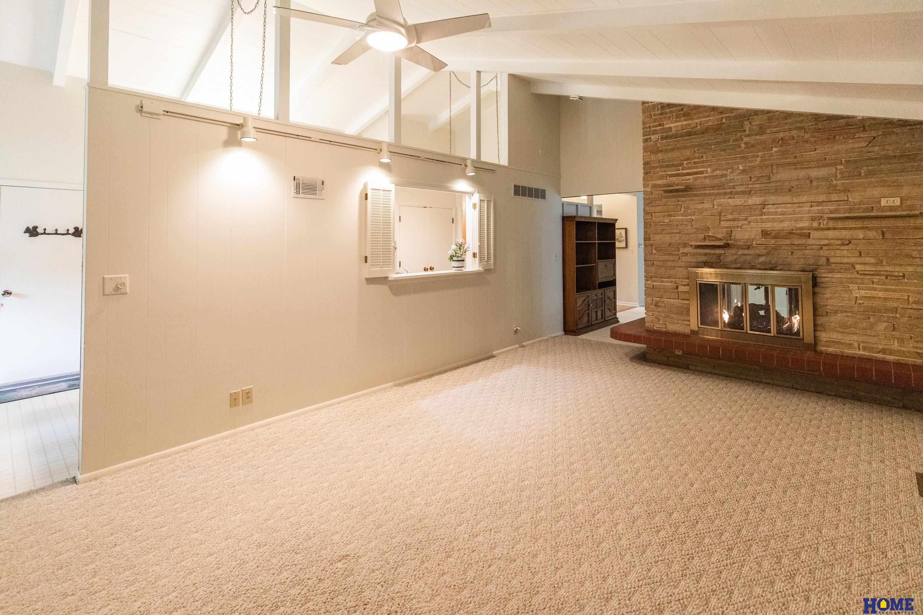 1501 W Manor Drive