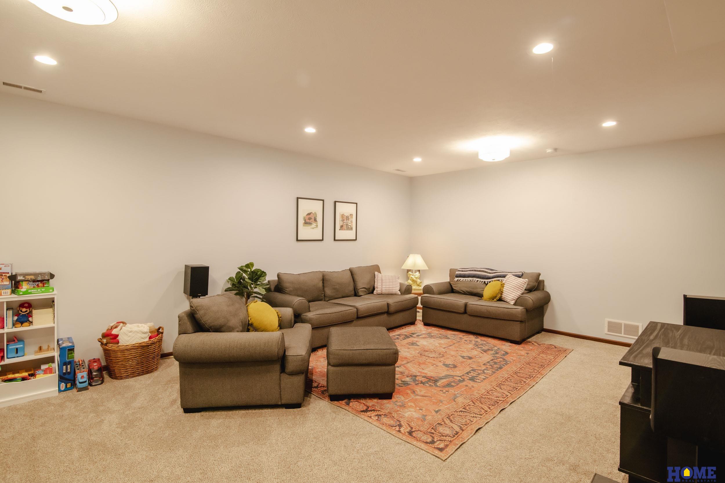 3151 N 91st Court