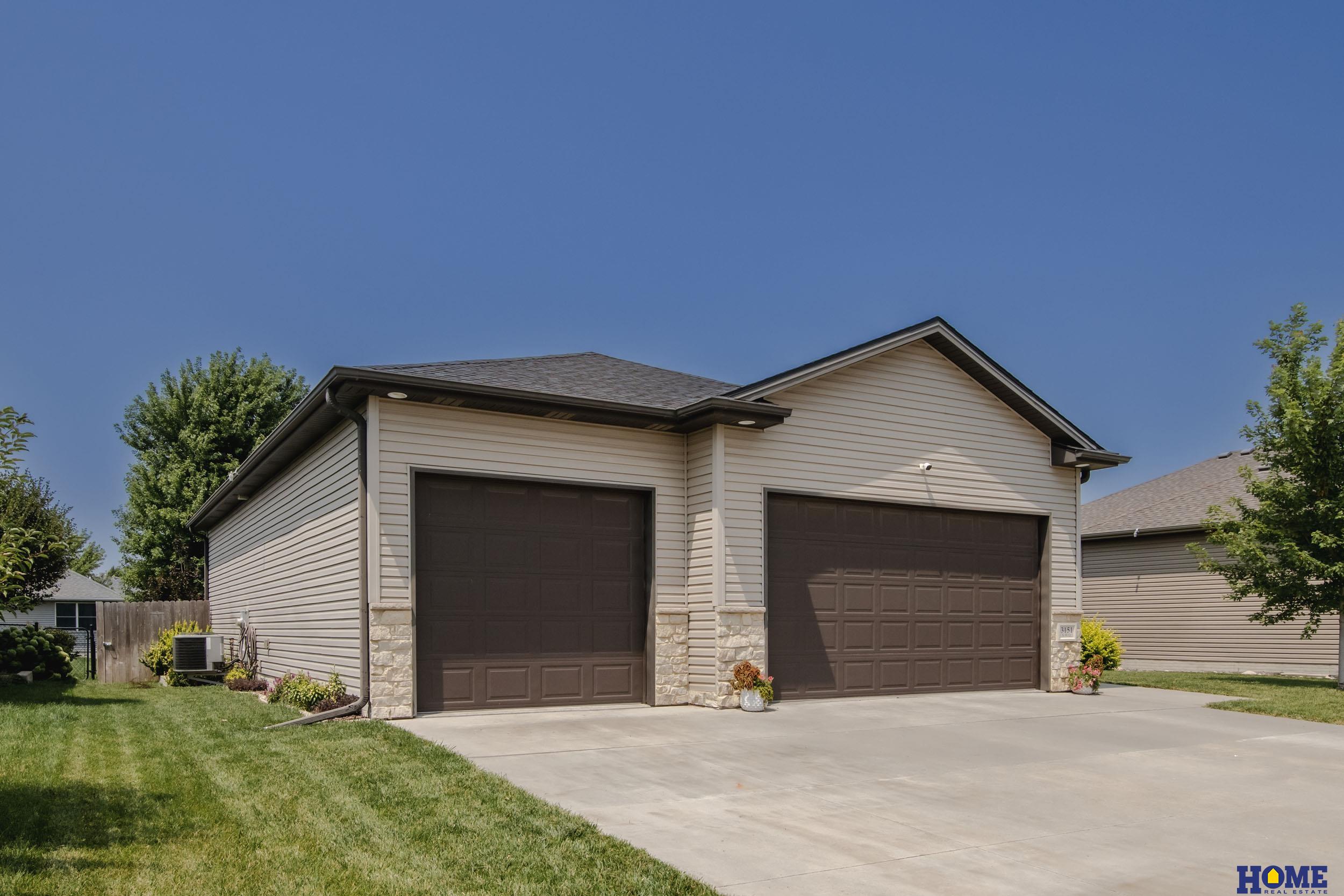 3151 N 91st Court