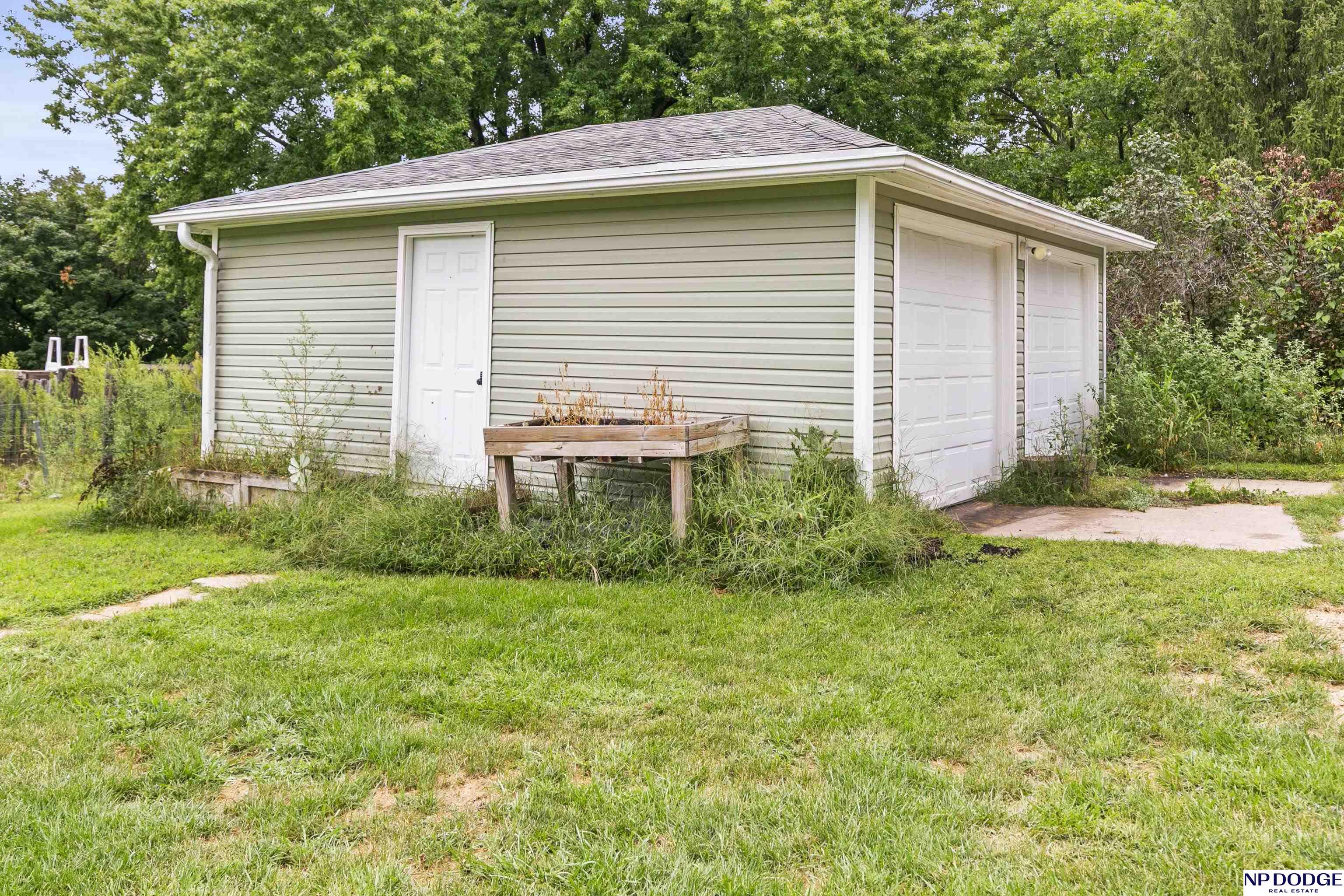 610 E 2 Street