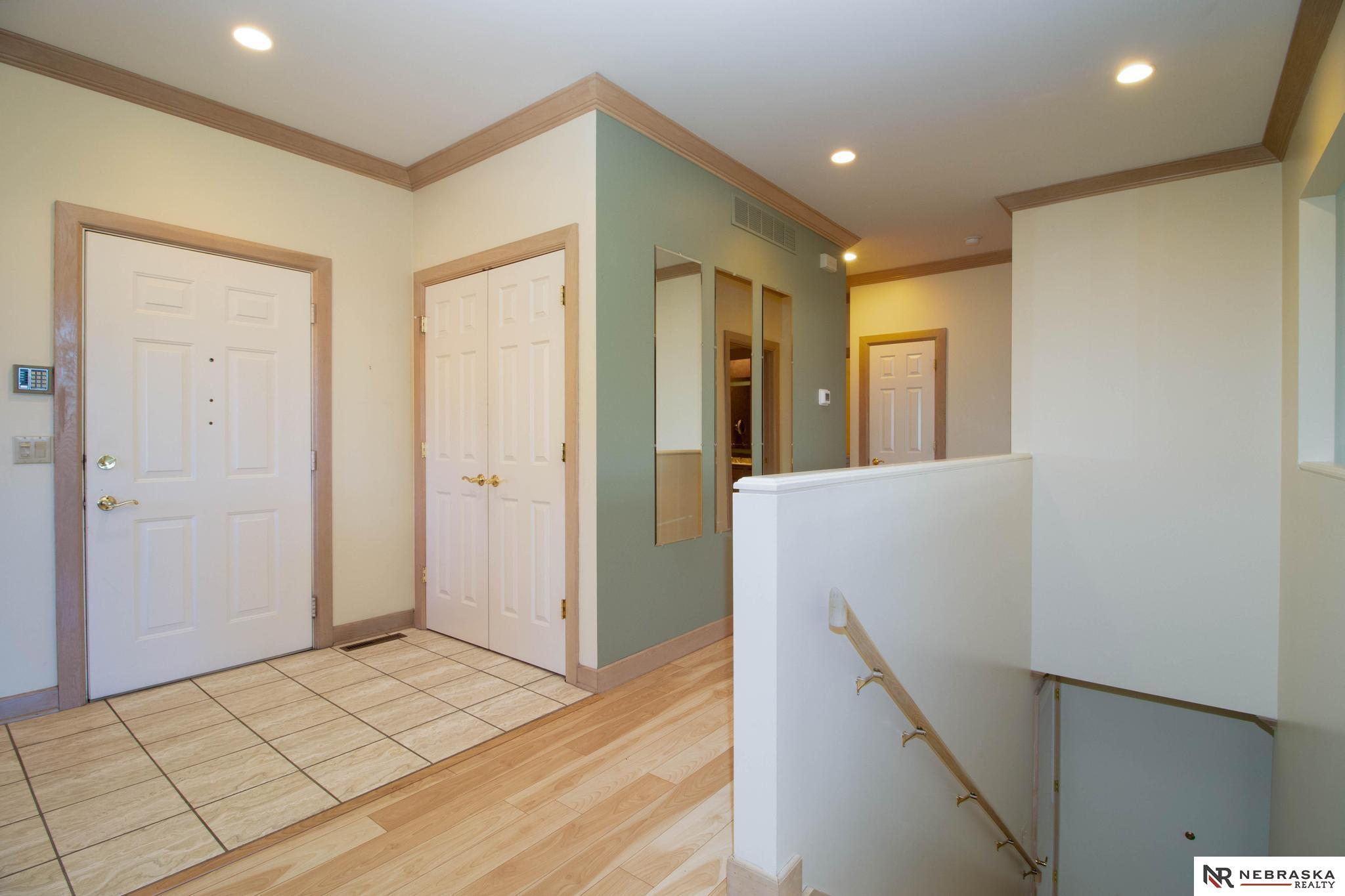 6721 Holmes Court
