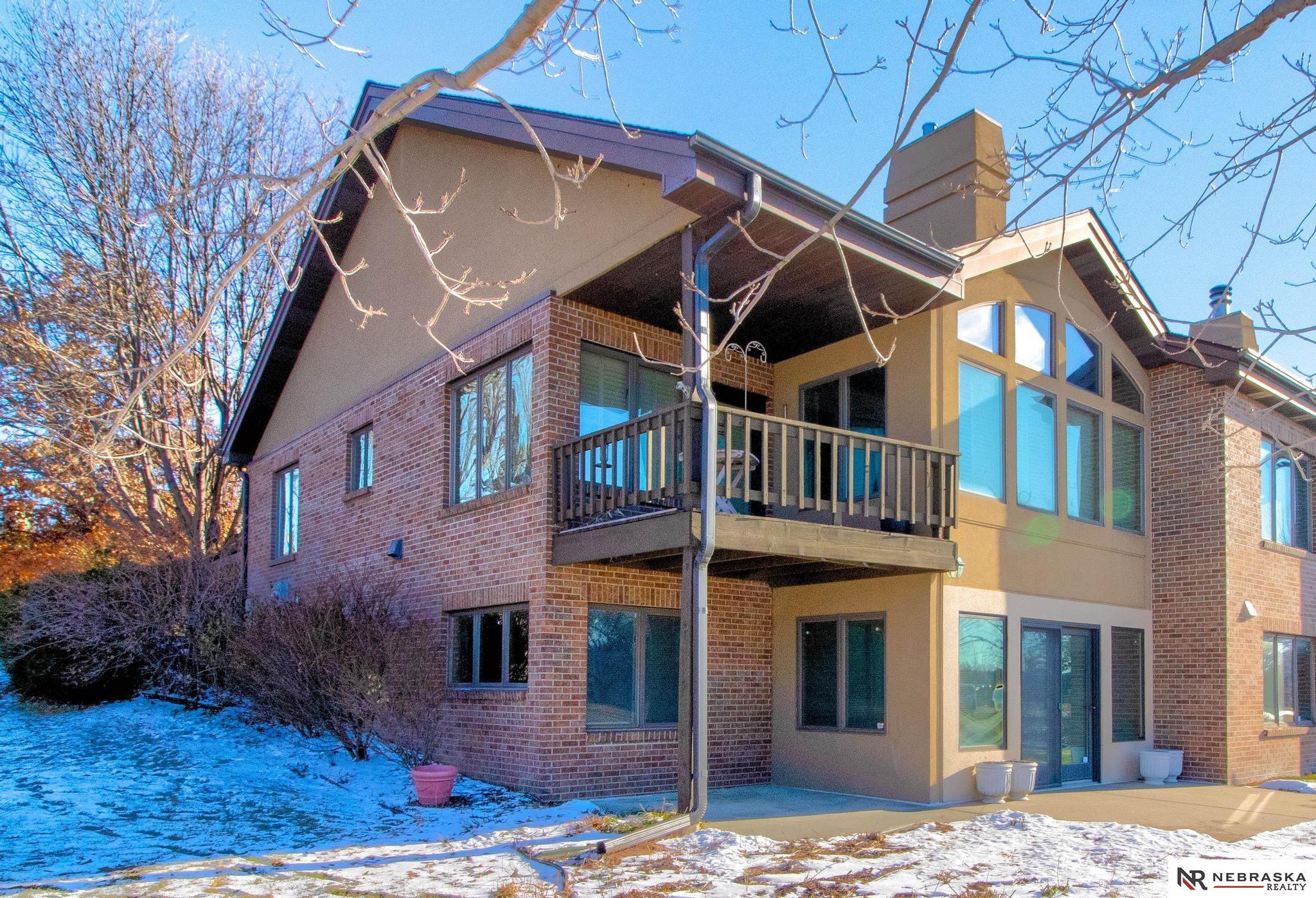 6721 Holmes Court