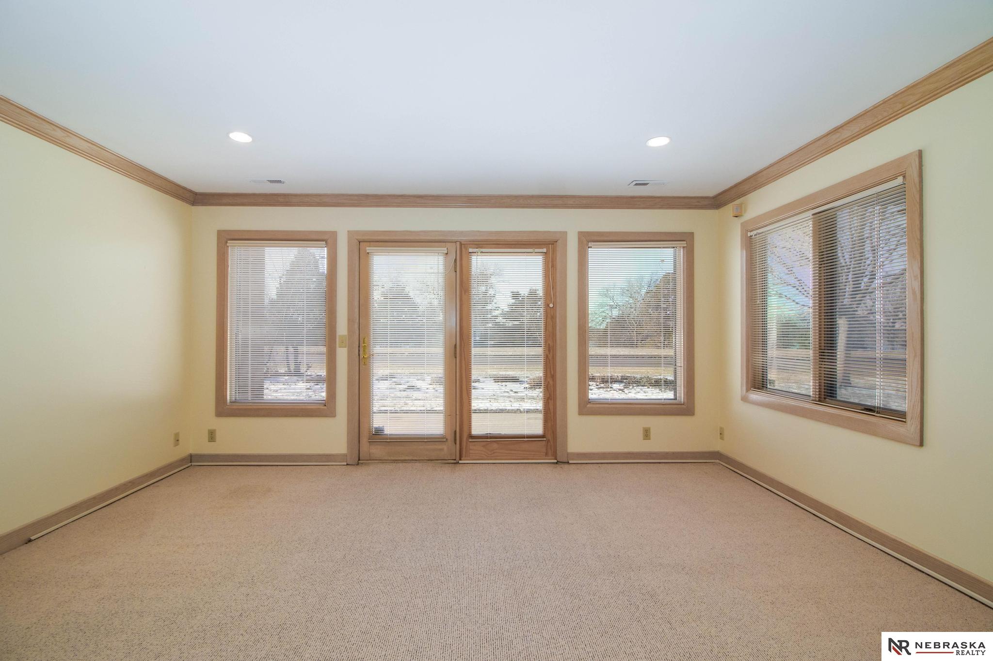 6721 Holmes Court
