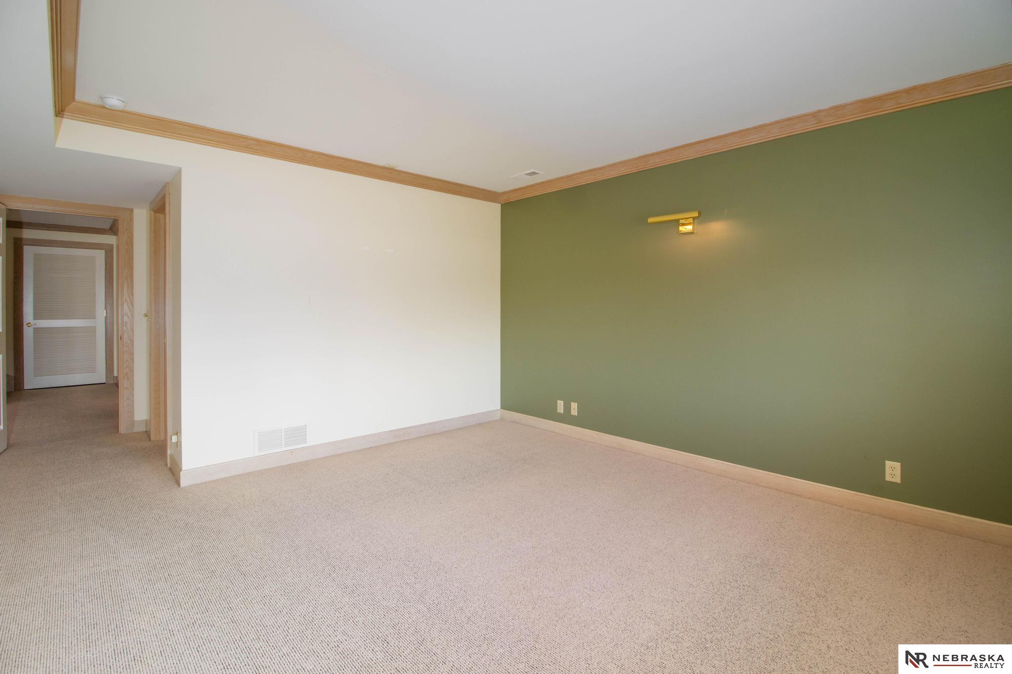 6721 Holmes Court