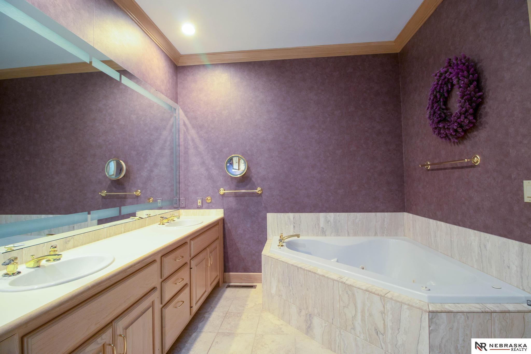 6721 Holmes Court
