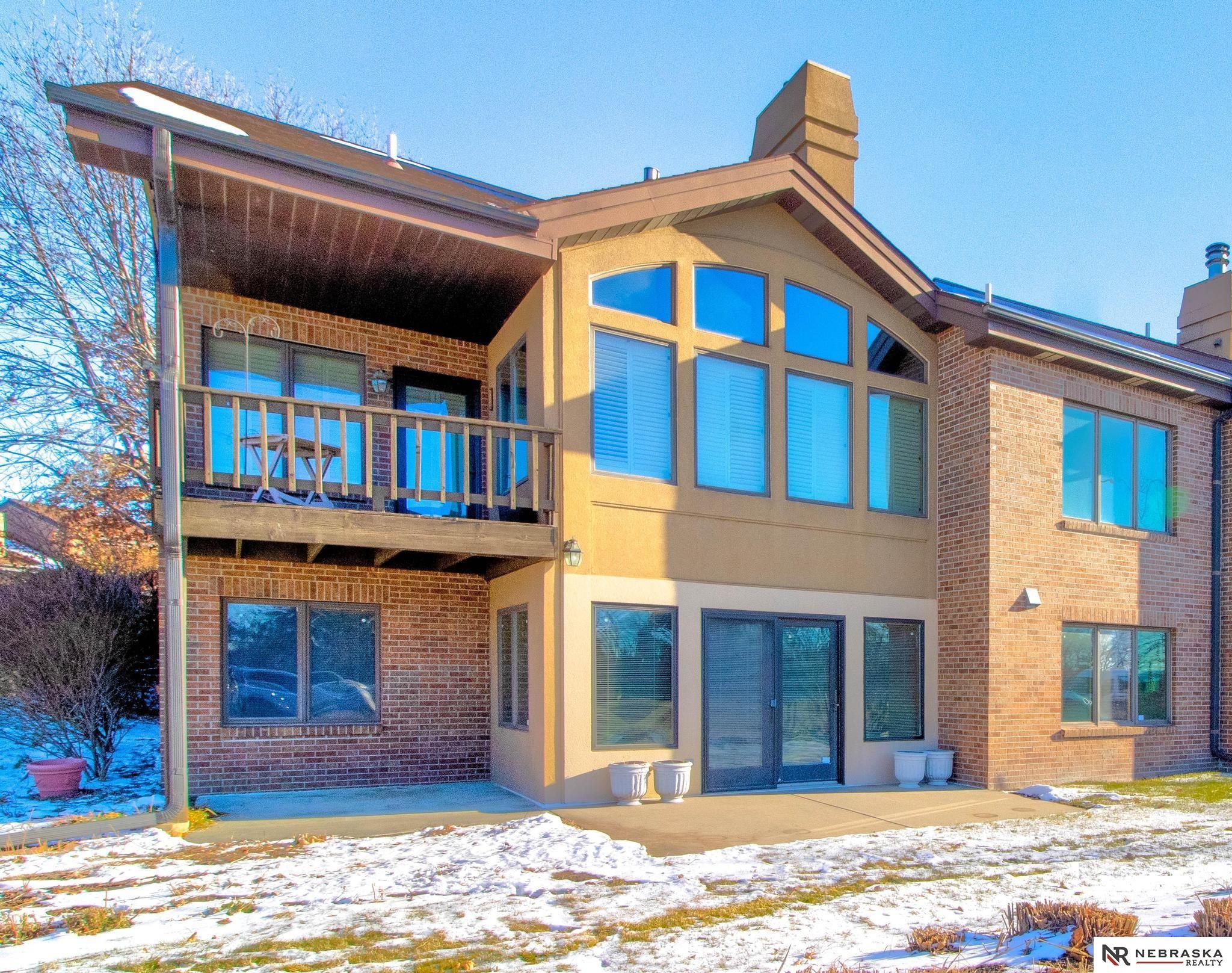 6721 Holmes Court