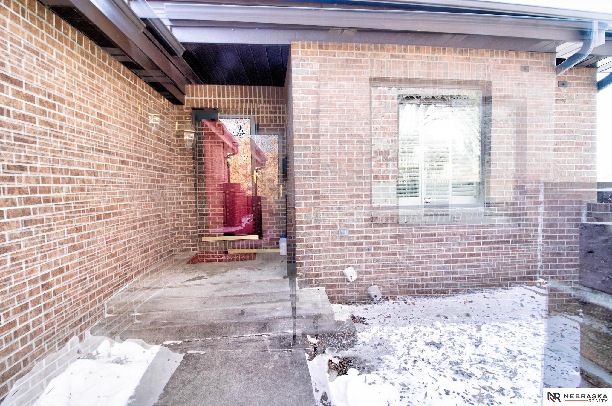 6721 Holmes Court