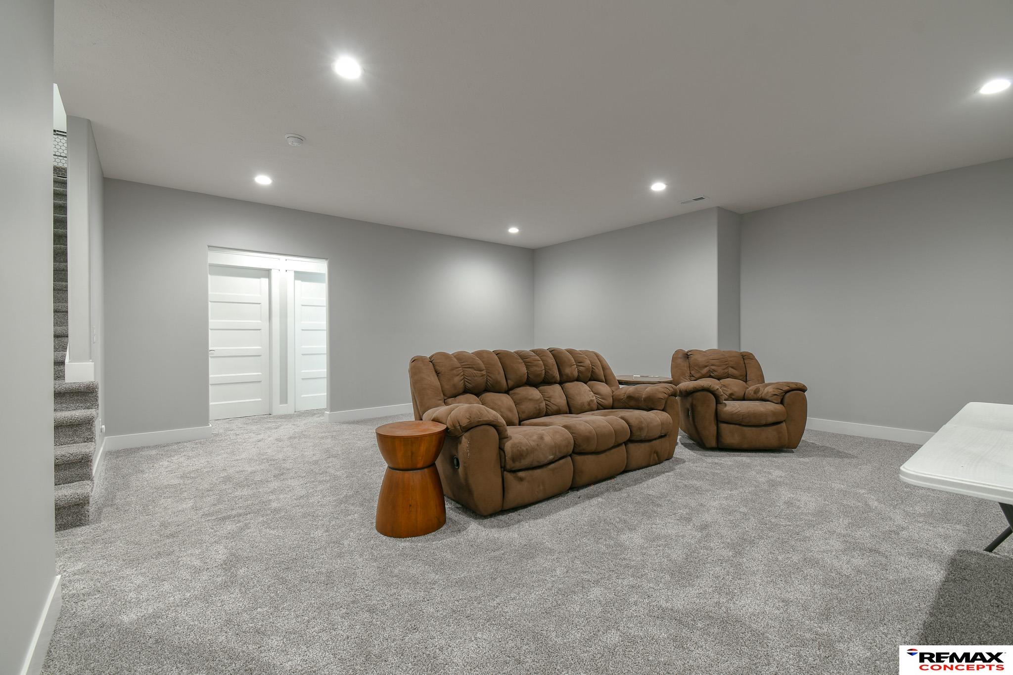 8915 S 75th Street
