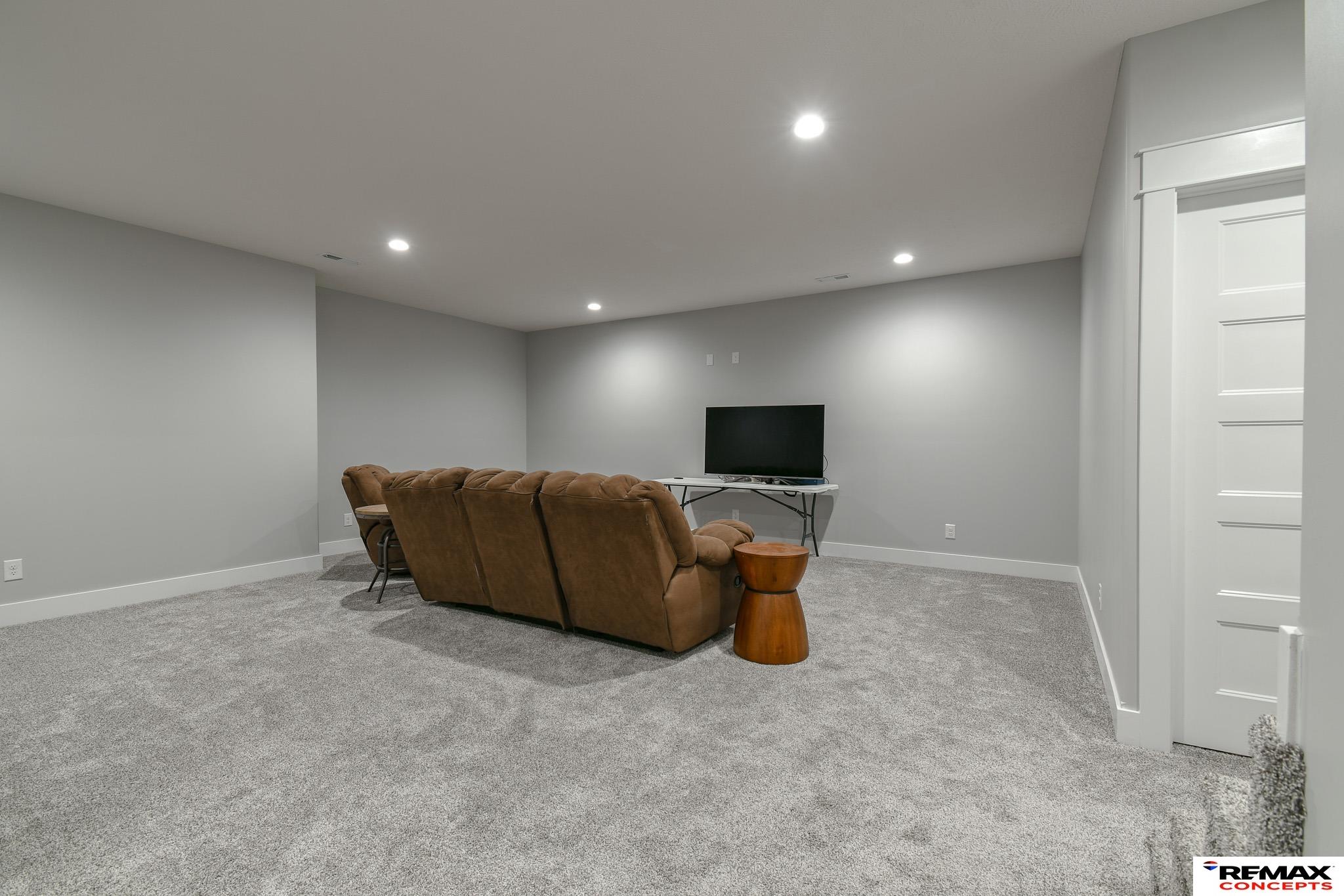 8915 S 75th Street