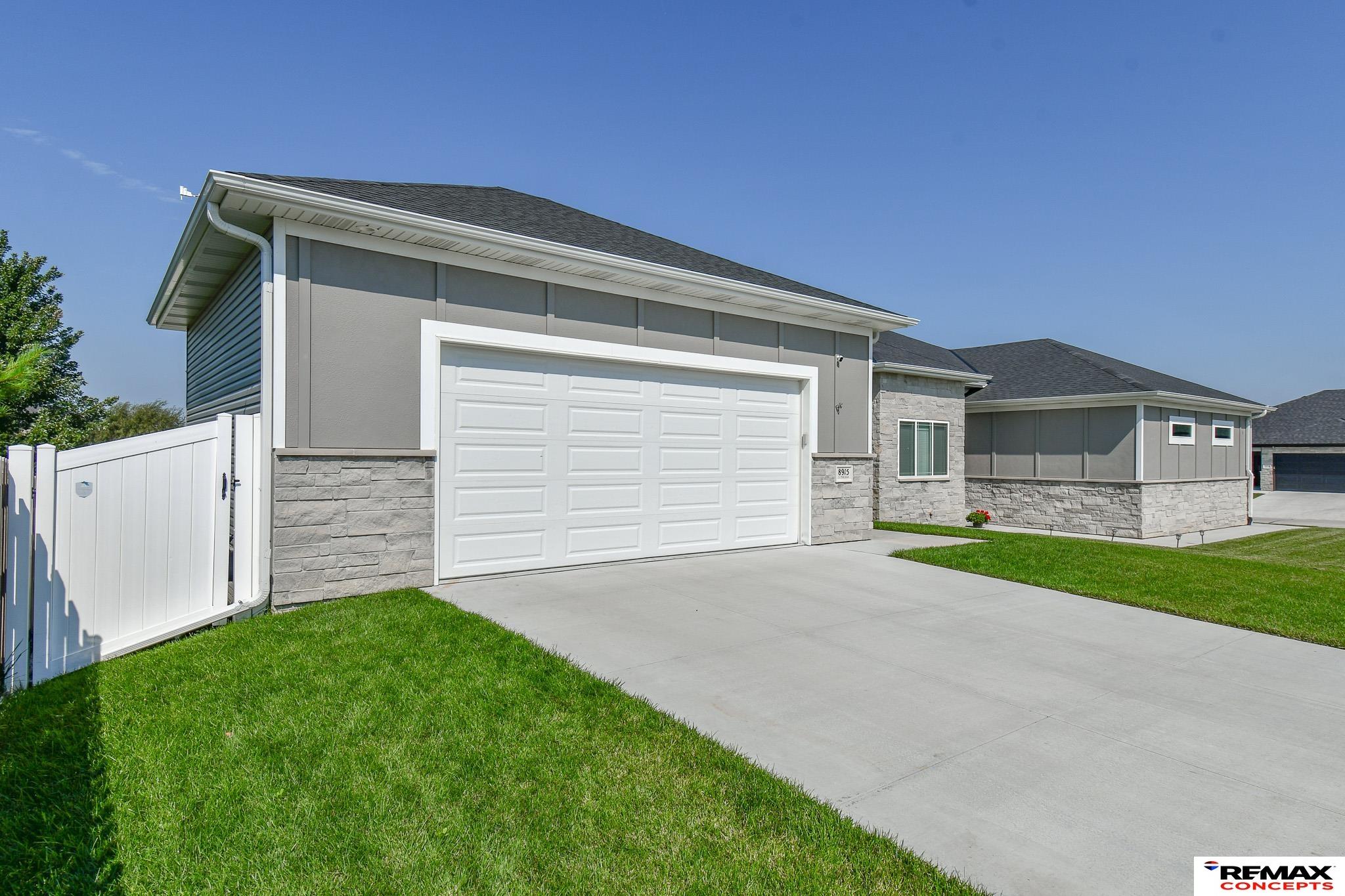 8915 S 75th Street