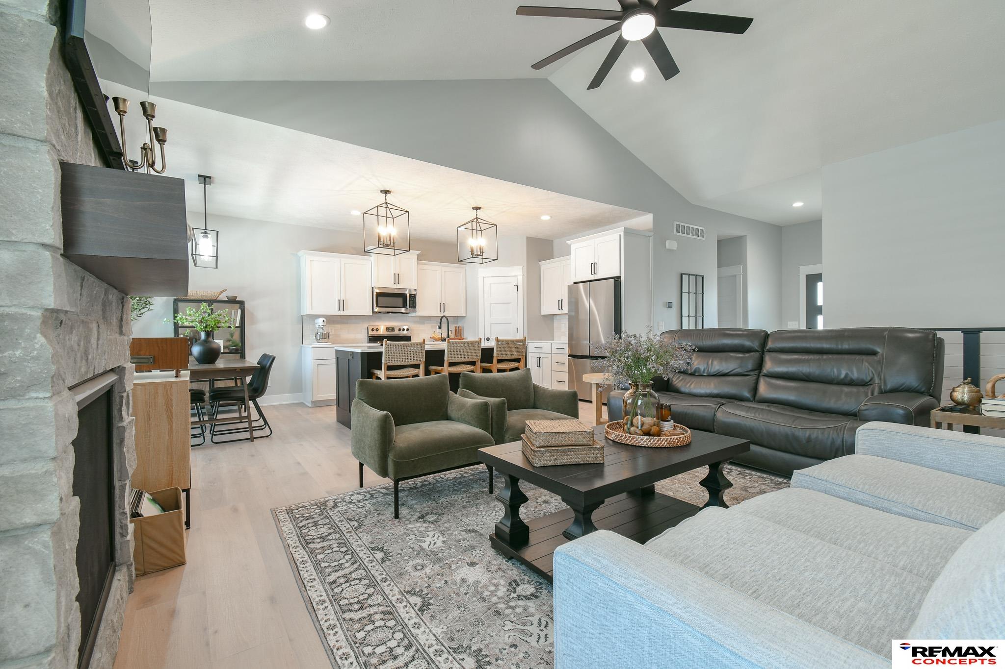 8915 S 75th Street